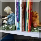 D41. Winnie the Pooh and Christopher Robin bookends. 